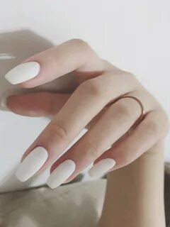 Белые штуки на ногтях