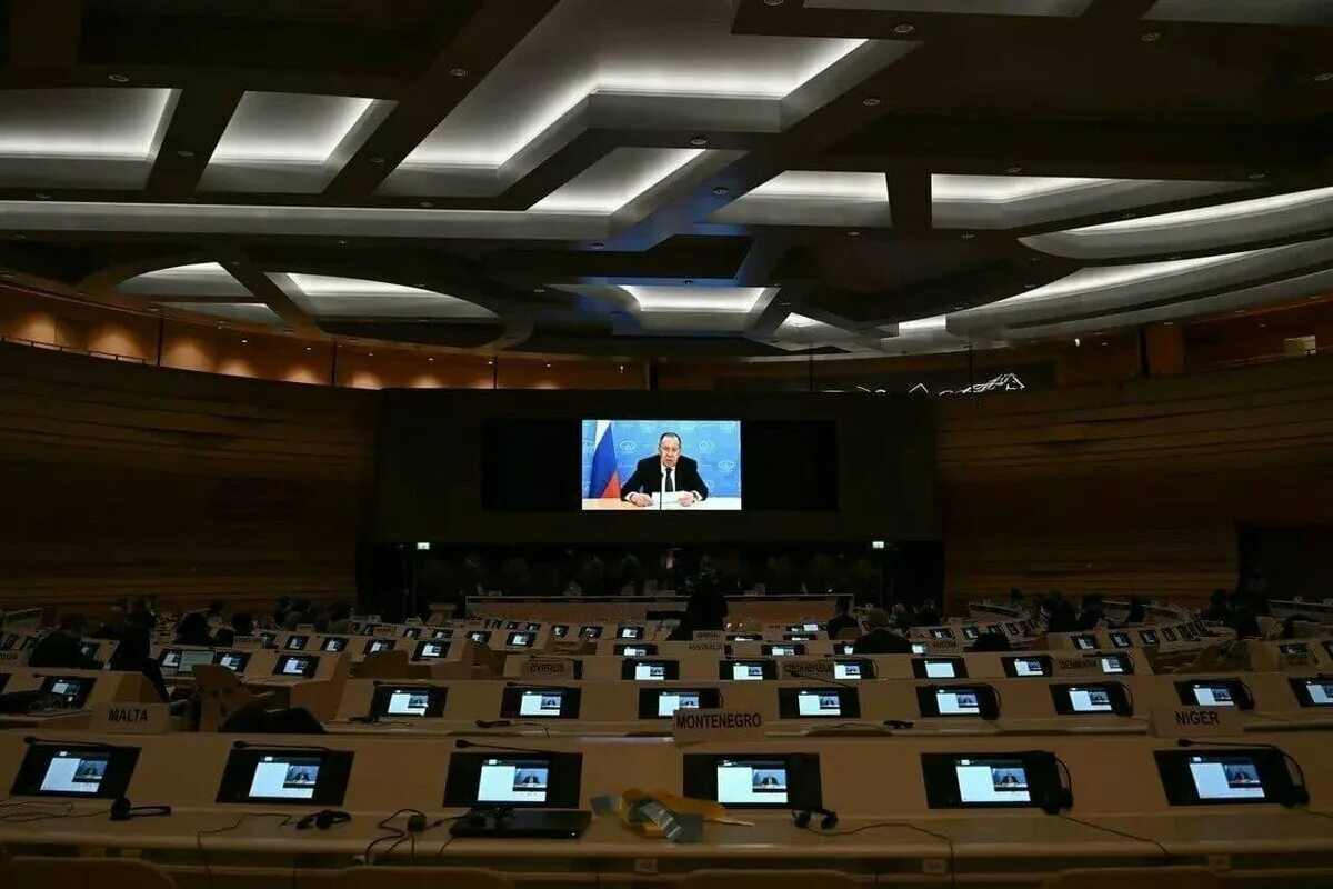 Оон оправдал россию. Зал заседаний ООН В Женеве. Зал для конференций. Выступление Лаврова в ООН.