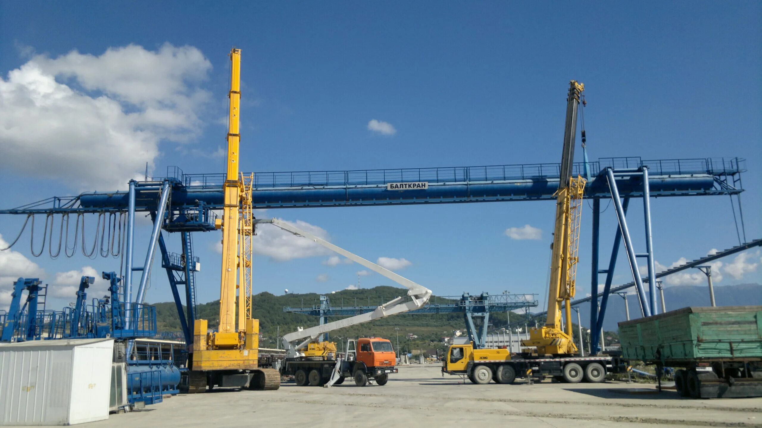 Профессия докер механизатор. Машинист крана. Профессия крановщик. Машинистов юрий александрович. Стрела башенного крана.