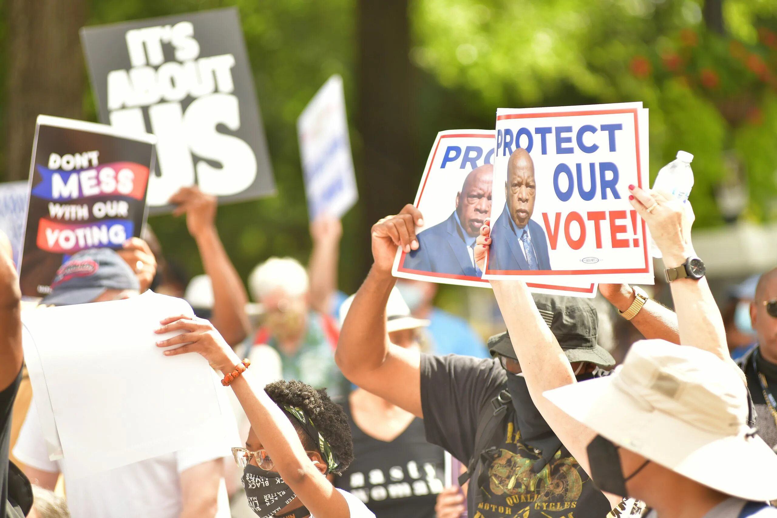 Democratic protestor and Repuplican protestor. The right to vote photo. Voting progressively. Right to vote