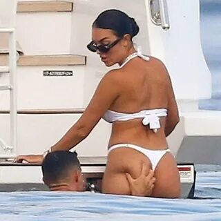 Криштиану Роналду и его жену впервые за долгое время засняли вместе: откровенные