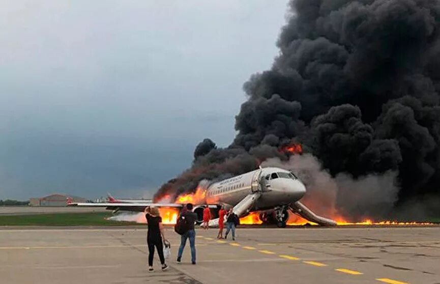 Крушение Суперджет 100 в Шереметьево. Катастрофа SSJ 100 В Шереметьево. Сухой Суперджет Шереметьево катастрофа. Суперджет 100 Шереметьево. Шанс авиакатастрофы