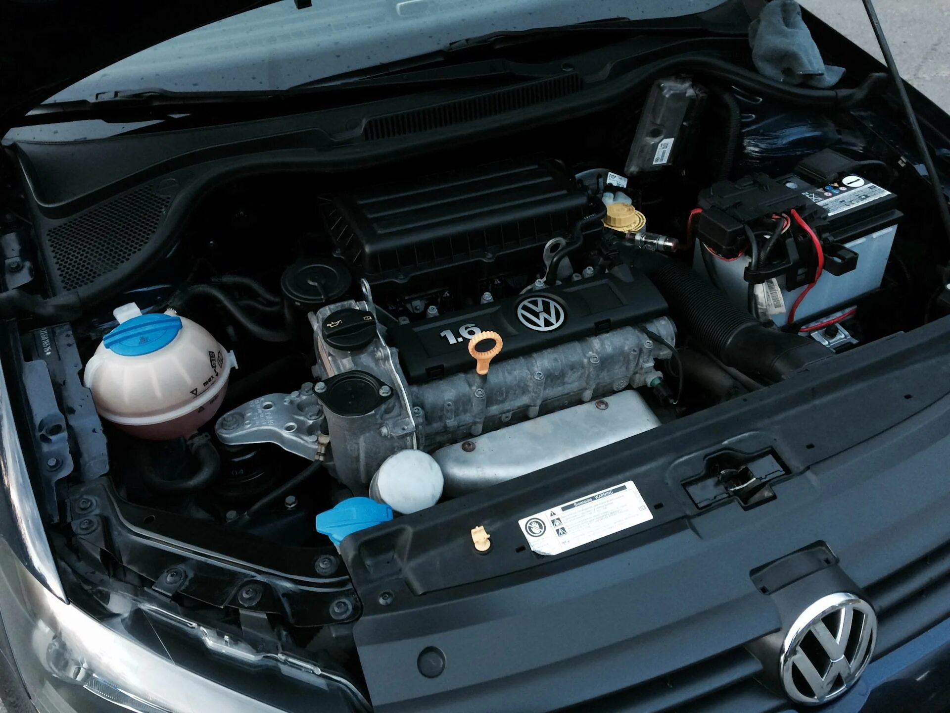 Volkswagen polo 1.6 двигателя. Двигатель Фольксваген поло седан 1.6 2014. Двигатель Фольксваген поло 1.6. Мотор Фольксваген поло 1,2. Двигатель Фольксваген Полло 1.6.