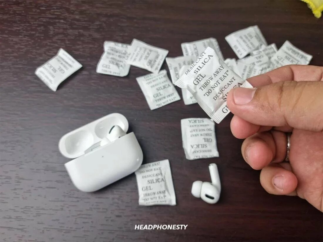 Airpods попала вода. Airpods попала вода. Airpods (3-го поколения). Airpods попала вода. Аирподс постирали в машинке что делать.