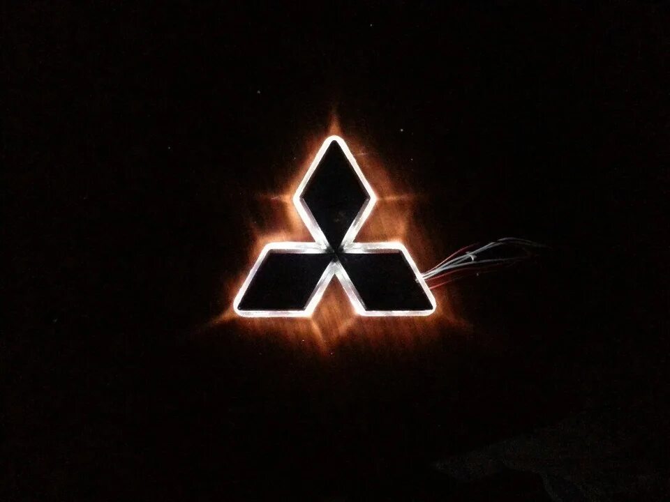 Логотип мицубиси для андроид магнитолы. Mitsubishi lancer 10 красный значок. 7415a148. Mitsubishi 7415a148 7415a603. Значок митсубиси лансер 10.