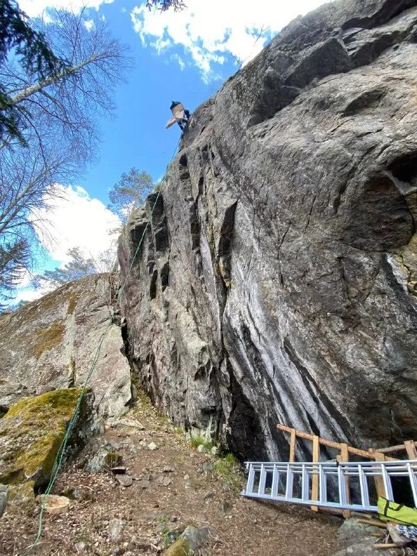 новый скала. скалы нового света. каменные грибы шапсугская. скала три монаха новый свет. александровск скалолазы сахалин.