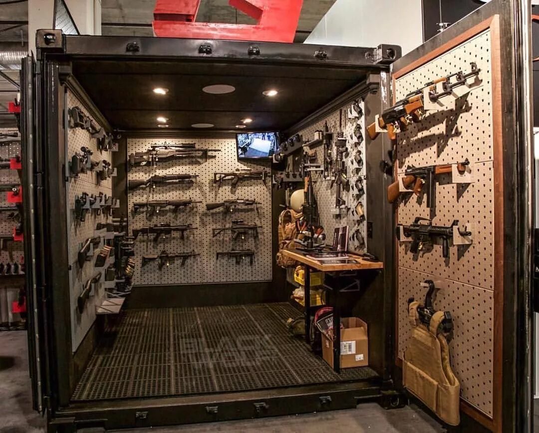 Оружейный бункер. Оружейный бункер. Оружейная комната геншин. Оружейный бункер. Оружейный склад.