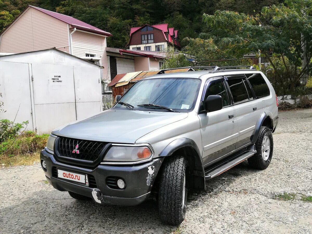 Mitsubishi montero sport 2000 газовый баллон. Митсубиси монтеро 2000. Джип митсубиси монтеро спорт 2000-1. Монтеро спорт 2000. Mitsubishi montero 2000.