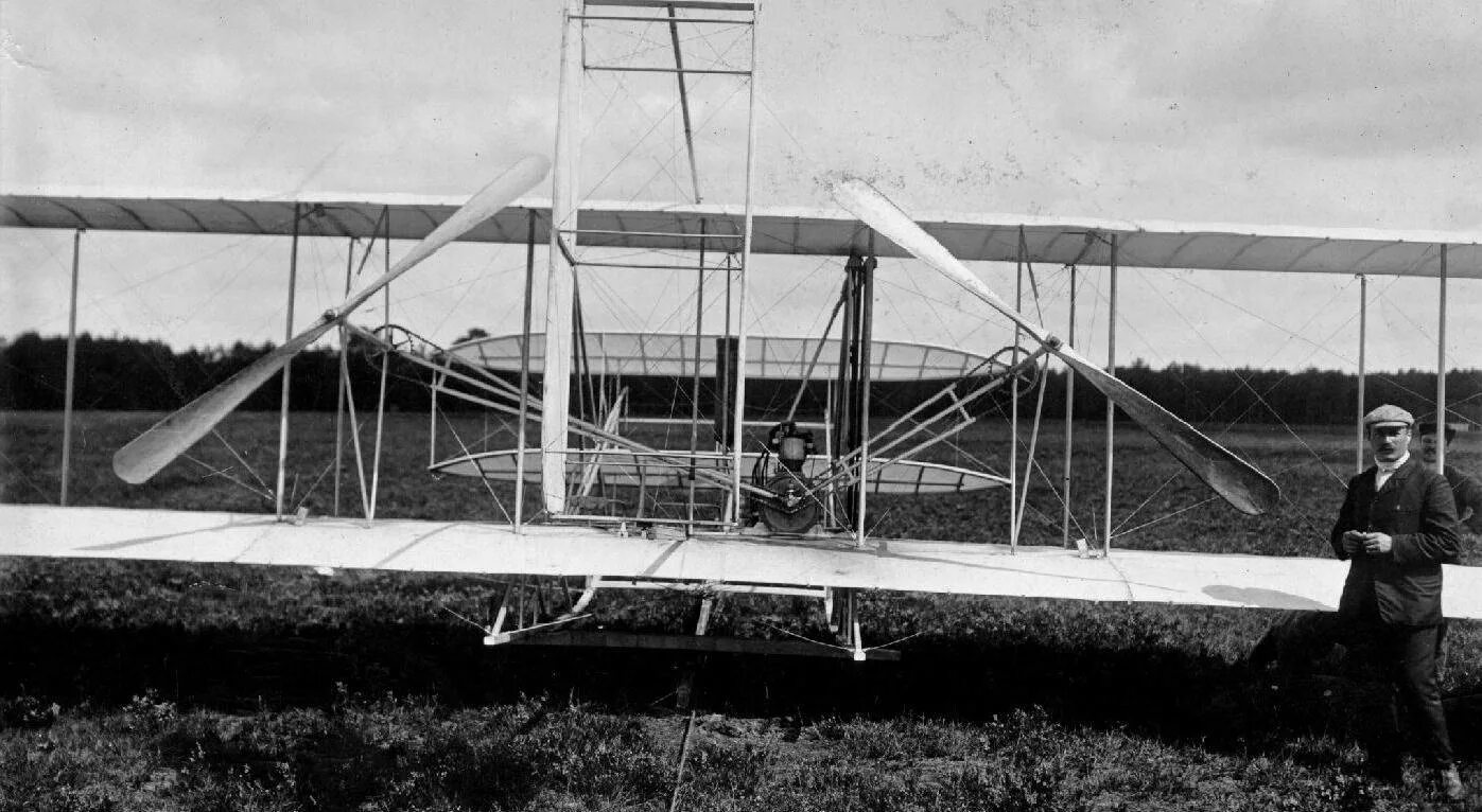 Первые самолеты видео. Первый полет братьев Райт 1903. Самолет братьев Райт. Самолет флайер братьев Райт. Братья Райт первый самолет.