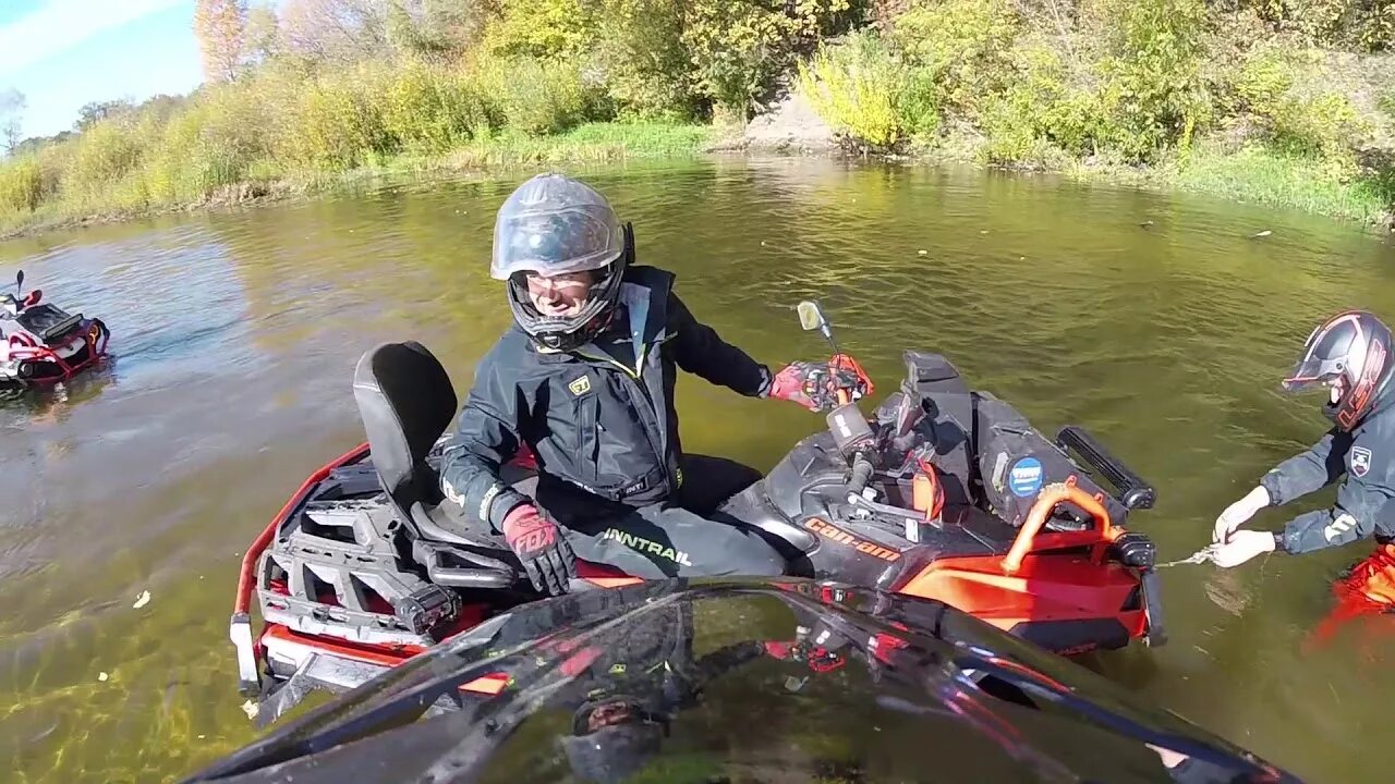 День квадроденса. Обои на рабочий стол похожие на картинку чеховские проходимцы. Квадроцикл брп 1000 в грязи. Квадро день. День квадроциклиста.