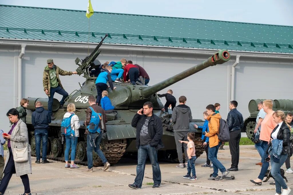 Танкисты войска. День танковых войск. Парк Патриот ИС 2. Танковые войска z. Танковое мероприятие