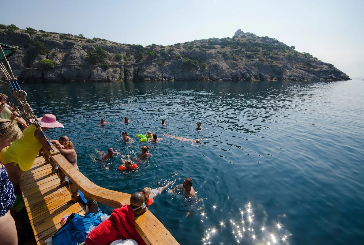 Новый свет морская прогулка. Морские прогулки в Судаке. Морские развлечения Судак.