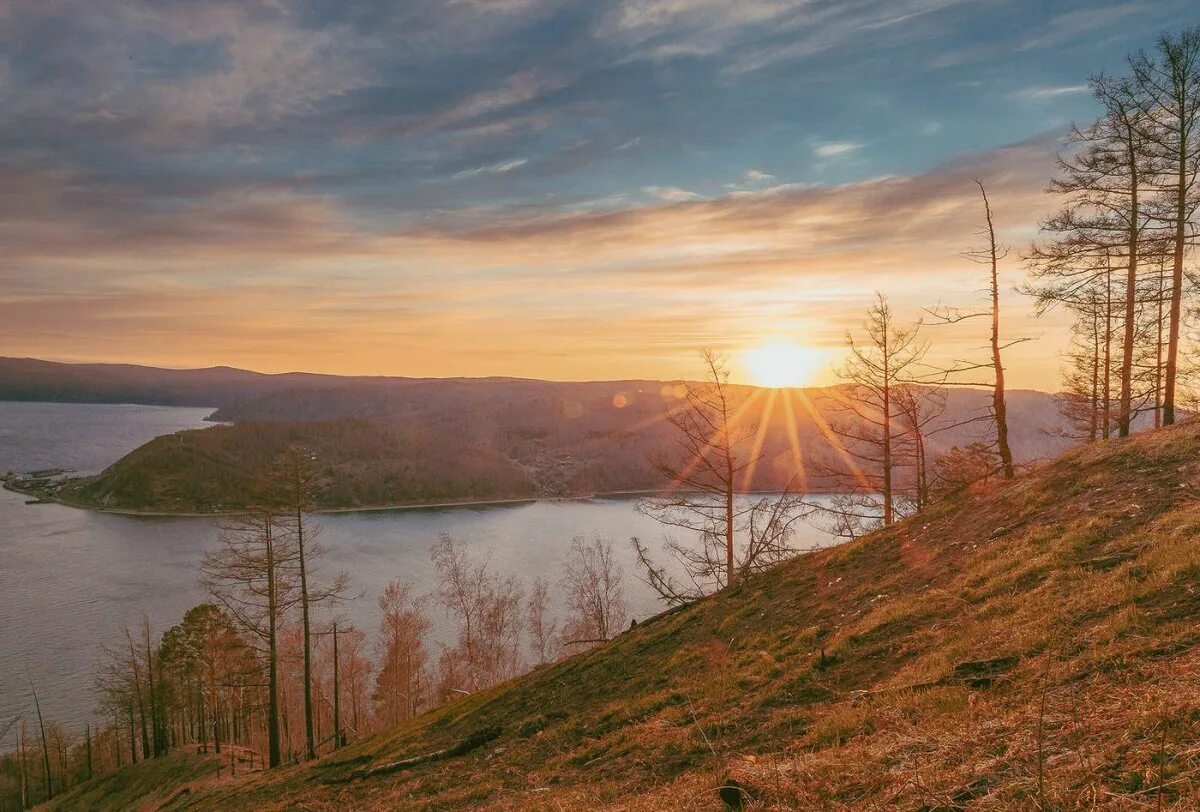 Иркутск река ангара. Река Ангара. Река Ангара Байкал. Река Ангара Иркутск. Исток реки Ангара.