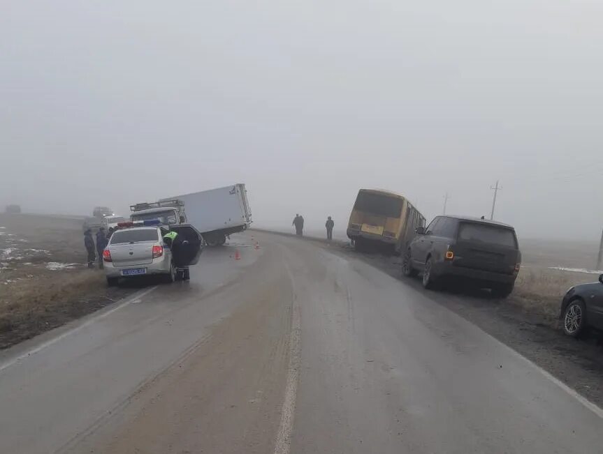 Погода в гуково. Авария Гуково Зверево 6.08.2022. ДТП под Гуково ноябрь 2020г. ДТП В тумане Ростовской области.