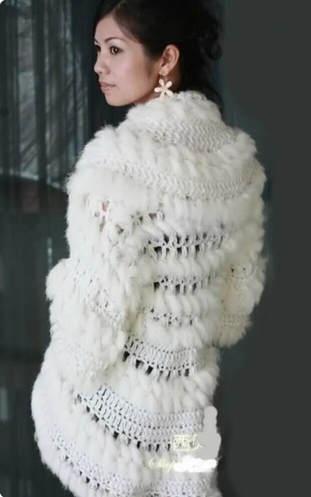 Связать мех. Вязаное пальто с мехом. Вязание мехом. Вязка мех спицами. Отделка вязаных изделий мехом.