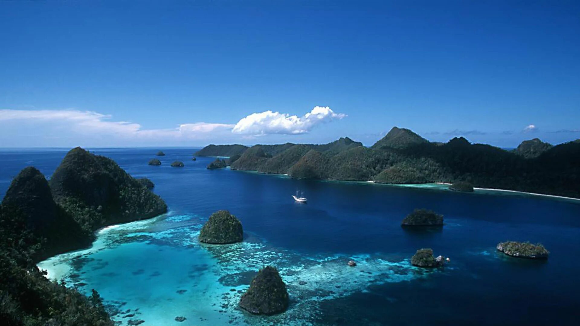 Архипелаг Раджа Ампат. Ява Индонезия. Остров джава Индонезия. Индийский океан Ява.