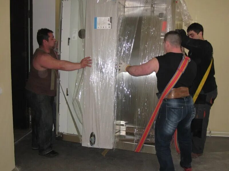 Такелаж сейфов. Такелажные грузчики. Услуги грузчиков такелажников. Такелажные услуги. Такелаж сейфов.