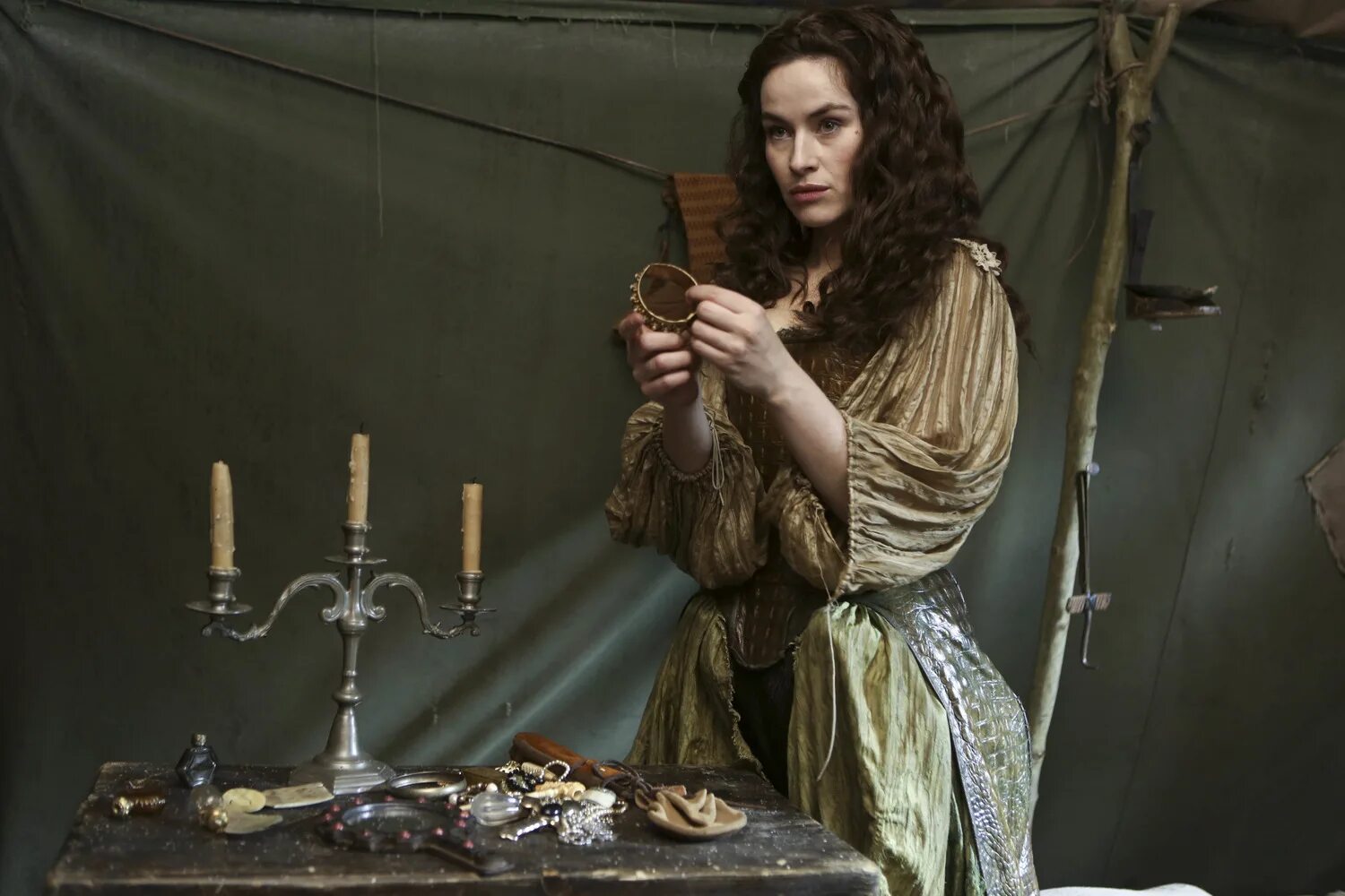 Мушкетеры миледи дата выхода. Мушкетеры 2011 рошфор. Мушкетеры миледи дата выхода. Мушкетеры миледи дата выхода. Атос и миледи мушкетеры 2014.