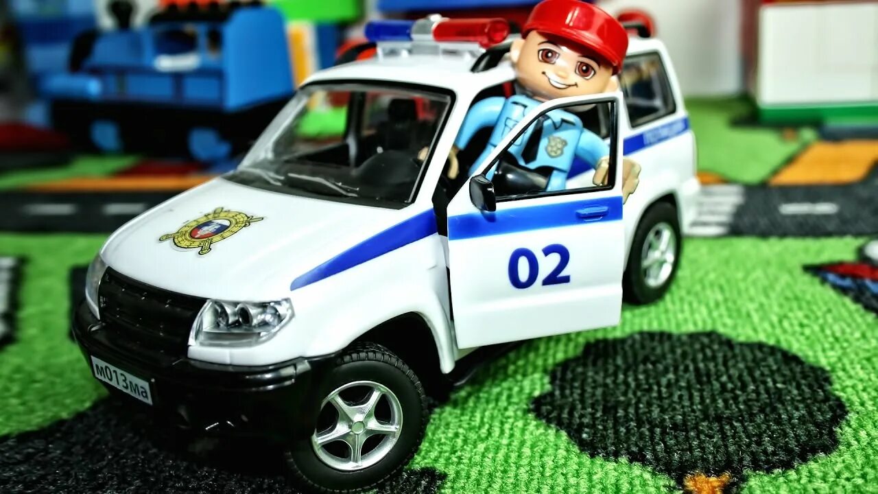 Машинки для мальчиков полицейские машинки. Полиция игрушка машинка. Машинка Полицейская игрушка из мультика. Про полицейскую машину для мальчиков