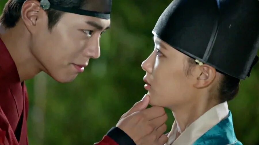 Пак бо гом лунный свет. Дорама евнух девушка. Свет луны очерченный облаком 6. Свет луны очерченный облаком дорама. Дорама евнух девушка.