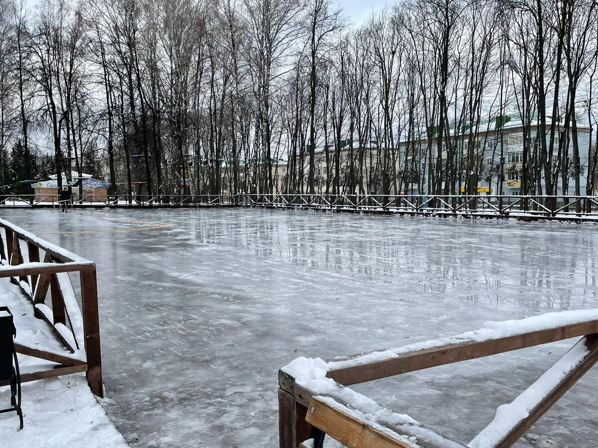 Каток николаева. Николаевский парк Чебоксары каток. Парк Николаева Чебоксары каток. Каток в парке Николаева. Парк Николаева Чебоксары зимой.