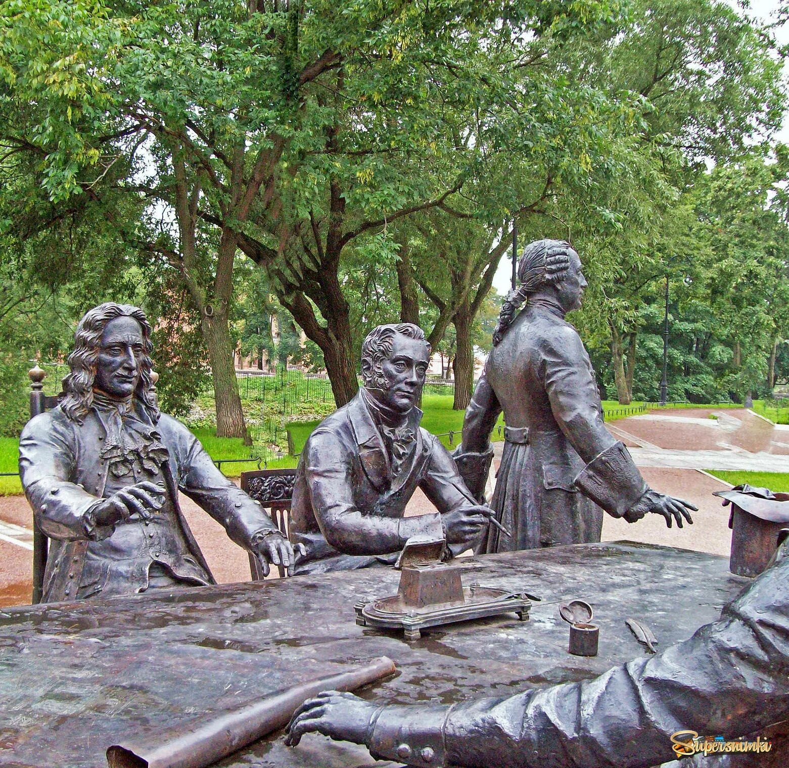 Александровский парк памятник зодчим. Зодчие санкт-петербурга в александровском парке. Скульптурная группа зодчие александровский парк. Памятники александровского парка. Памятники александровского парка.