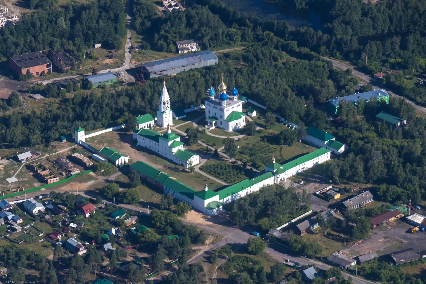 Поселки володарского района нижегородской области. Поселок Фролищи. Фролищи монастырь. Посёлок Фролищи Нижегородская область. Мужской монастырь Флорищева пустынь.