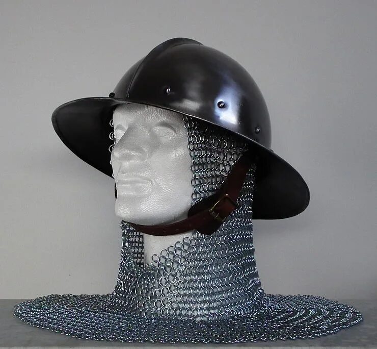 Капеллина (Шапель). Средневековый шлем Капеллина. Шапель шлем и Капеллина. Бацинет Шапель. Каска в форме шляпы