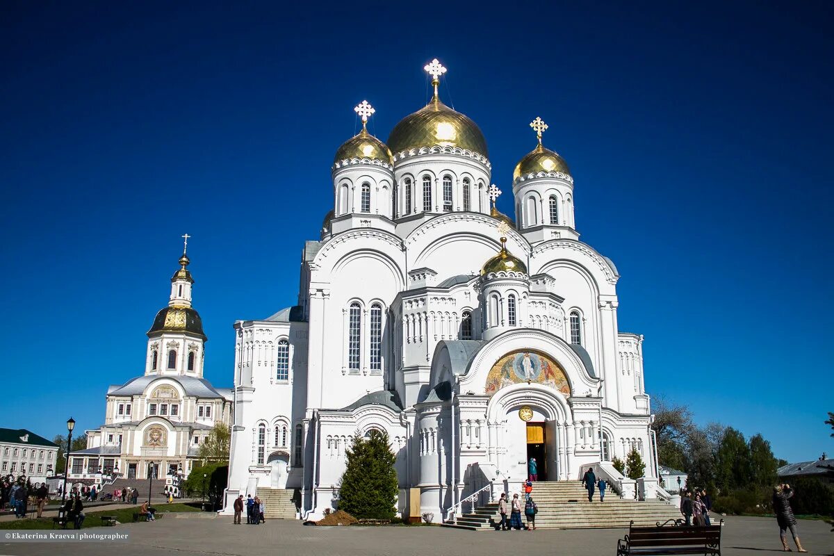 Дивеево свято дивеевский монастырь. Троицкий Серафимо-Дивеевский монастырь. Свято-Троицкий Дивеевский женский монастырь.