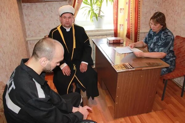 О милосердии. Руки забота. Милосердие это определение. Оказывать духовную помощь. Оказывать духовную помощь.