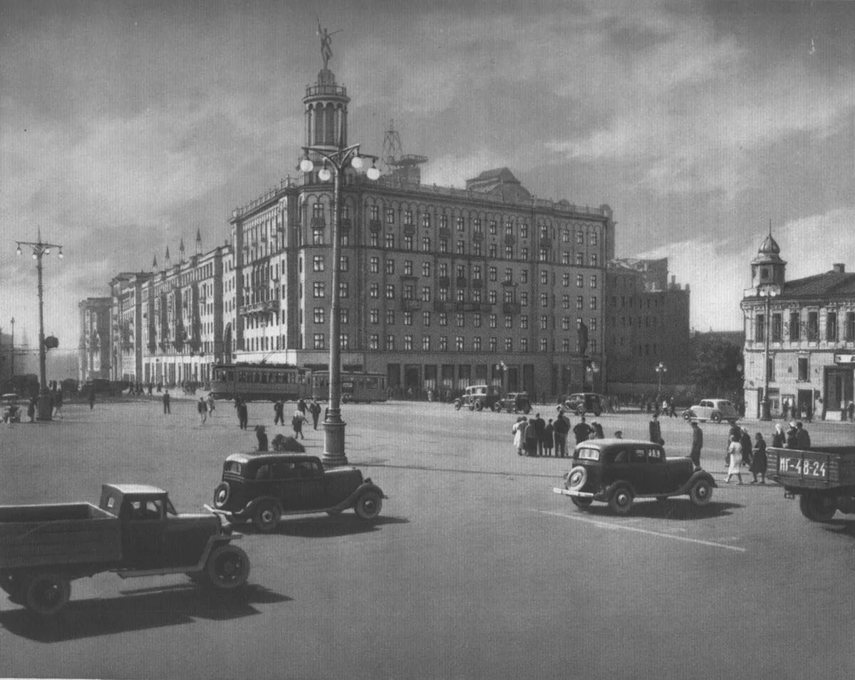 Улица Горького (Тверская) Москвы 1939. Улица Горького Москва 1930. Тверская улица 1940-е. Тверская улица в 30е годы.