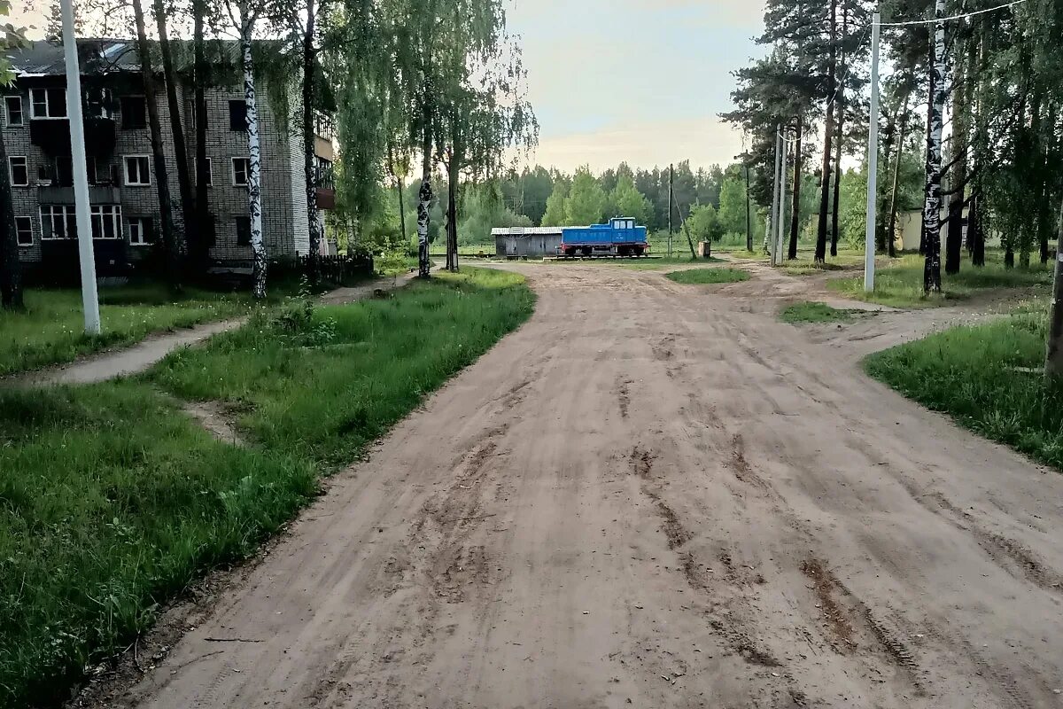 Кирово-чепецк мкр каринторф. Узкоколейка кирово-чепецк. Поезд кирово-чепецк каринторф. Кирово чепецк каринторф 2024. Торфопредприятие каринторф.