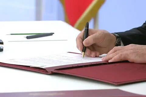 Б подписание федеральных законов