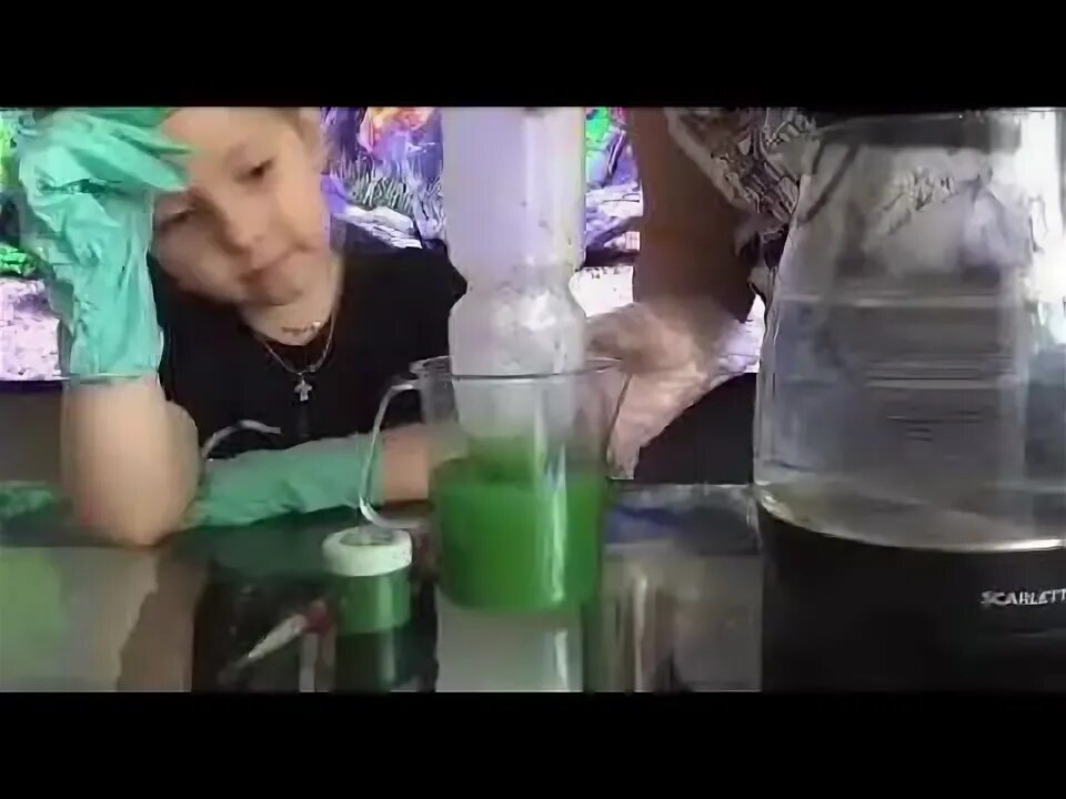 Эксперимент с бутылкой. Эксперименты с бутылкой. дырявая бутылка с водой опыт. вода лезет в бутылку опыт. эксперимент с водным давлением и бутылкой.