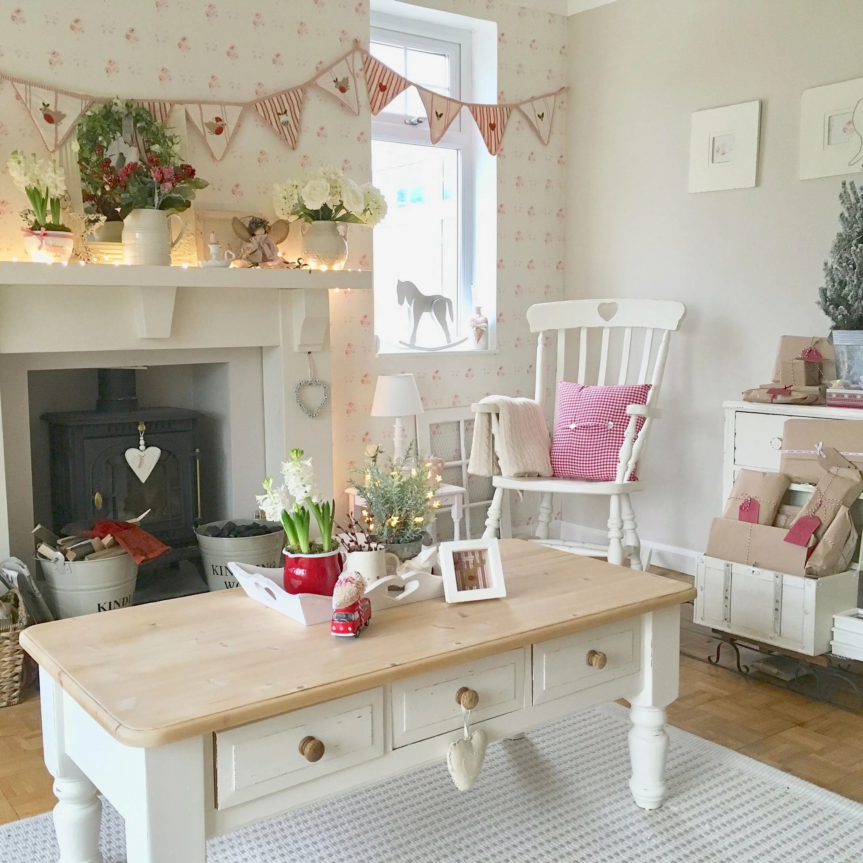 Shabby chic стиль. Интерьер шебби шик прованс. Интерьер шебби шик прованс. Спальня шебби шик прованс. Стиль прованс шебби шик.
