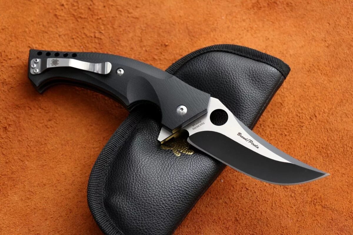 Greg bakirtzis mamba. Нож мамба Спайдерко. Black Mamba Spyderco. Нож Спайдерко мамба реплика. Нож Спайдерко черный реплика sd1020.