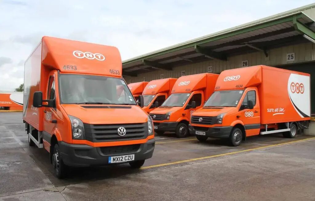 TNT Express. ООО "ТНТ экспресс Уорлдуайд (СНГ)". Автопарк ТНТ экспресс. Транспортная компания TNT. Таке доставка