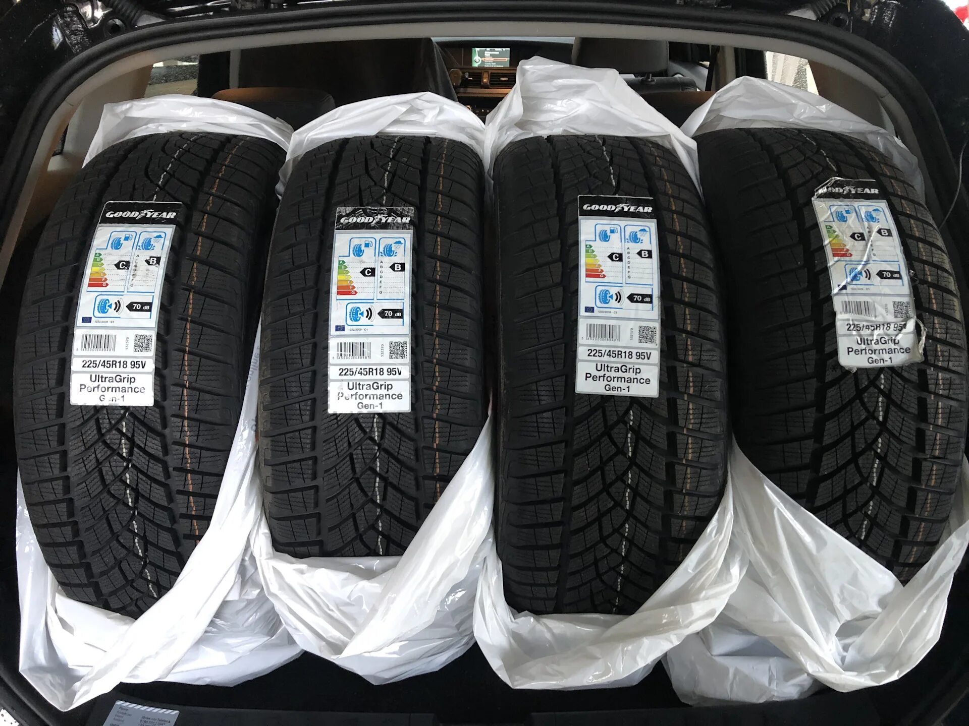 Goodyear ultragrip performance suv. Goodyear ULTRAGRIP Performance Gen-1. Goodyear ULTRAGRIP Performance +. Goodyear Ultra Grip Performance Gen-1. Goodyear ULTRAGRIP Performance Gen-1 235/40/18.