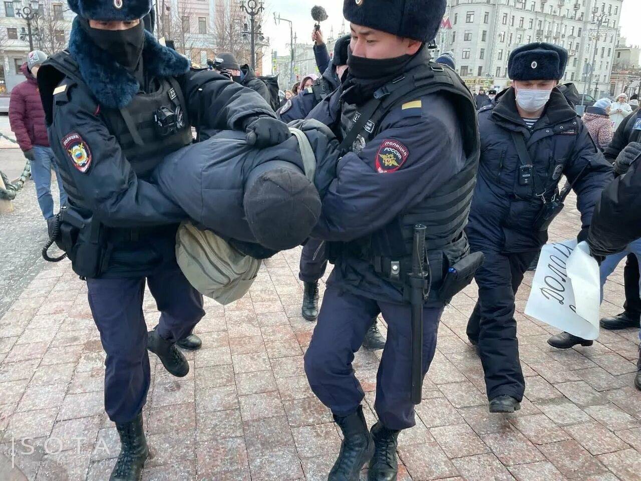 Видео против украины. Задержание на митинге в Москве. Полиция Украины на митинге. Против полицейского государства.