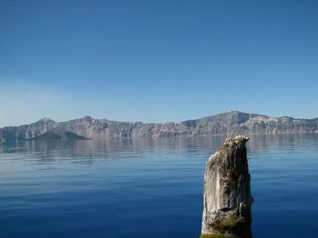 Озерный старик озера крейтер. Старик у озера. Озеро старик. Озерный старик озера крейтер. Озерный старик озера крейтер.