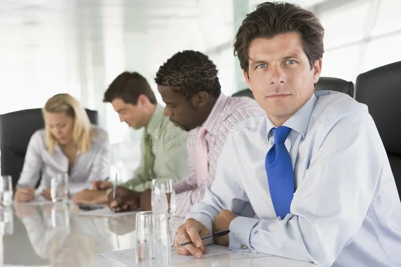 Три бизнесмена. 4 бизнесмена. Четыре бизнесмена. Четыре бизнесмена. Компания из 4 человек.