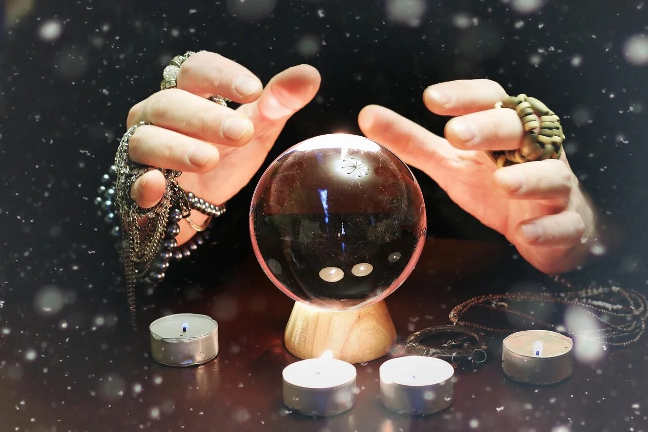 Crystal ball результаты. Хрустальный шар. Магия шар. Хрустальный шар магия. Стеклянный шар гадалки.