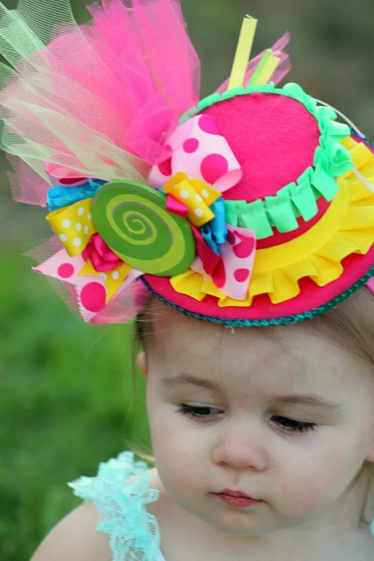 шляпка для девочки на конкурс. детские шляпы из картона. конкурс шляп в детском саду. необычные шляпы детские. необычные шляпки для детей.