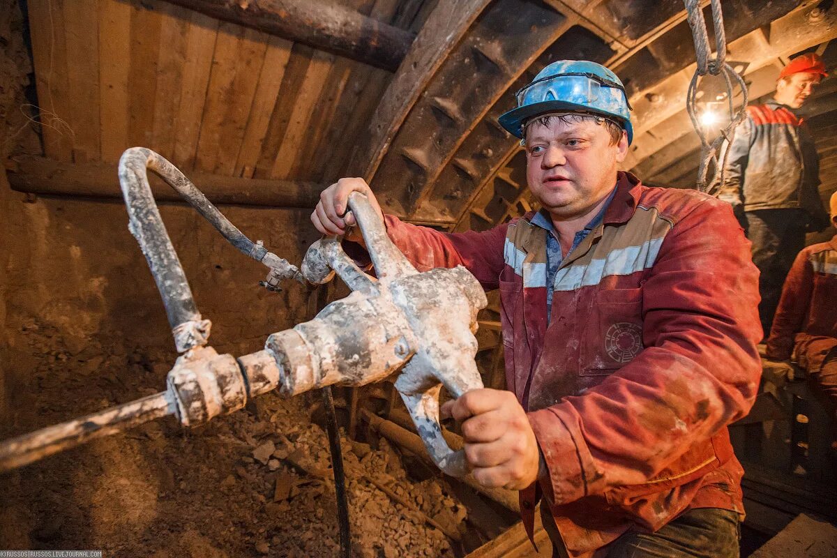 проходчики фото. проходчик вертикальщик. проходчик. профессия проходчик в шахте. шахтер проходчик.