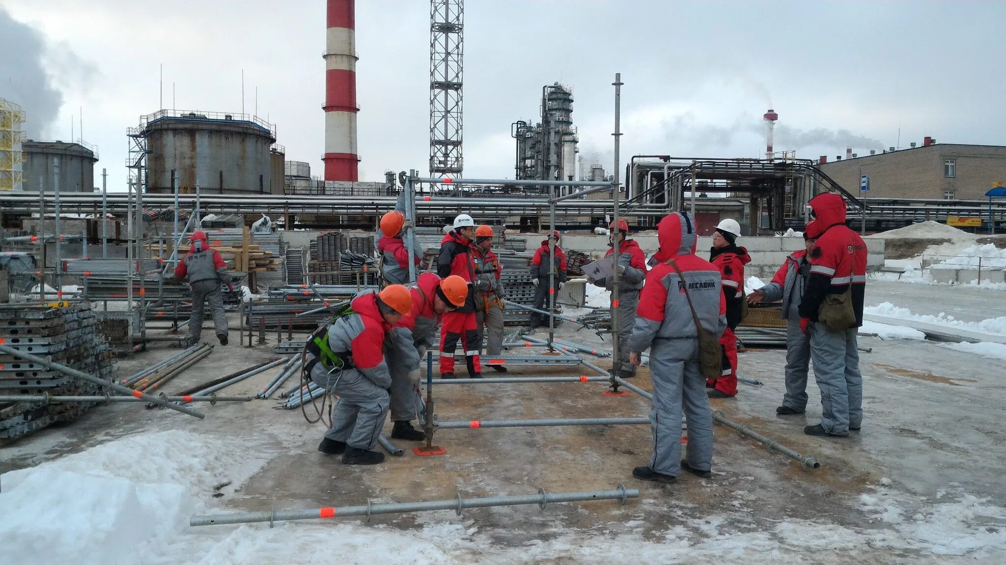 Строительные работы. Монтажник сэндвич панелей. Ямал спг спецодежда. Монтажник нижний новгород. Монтажник строительных лесов.