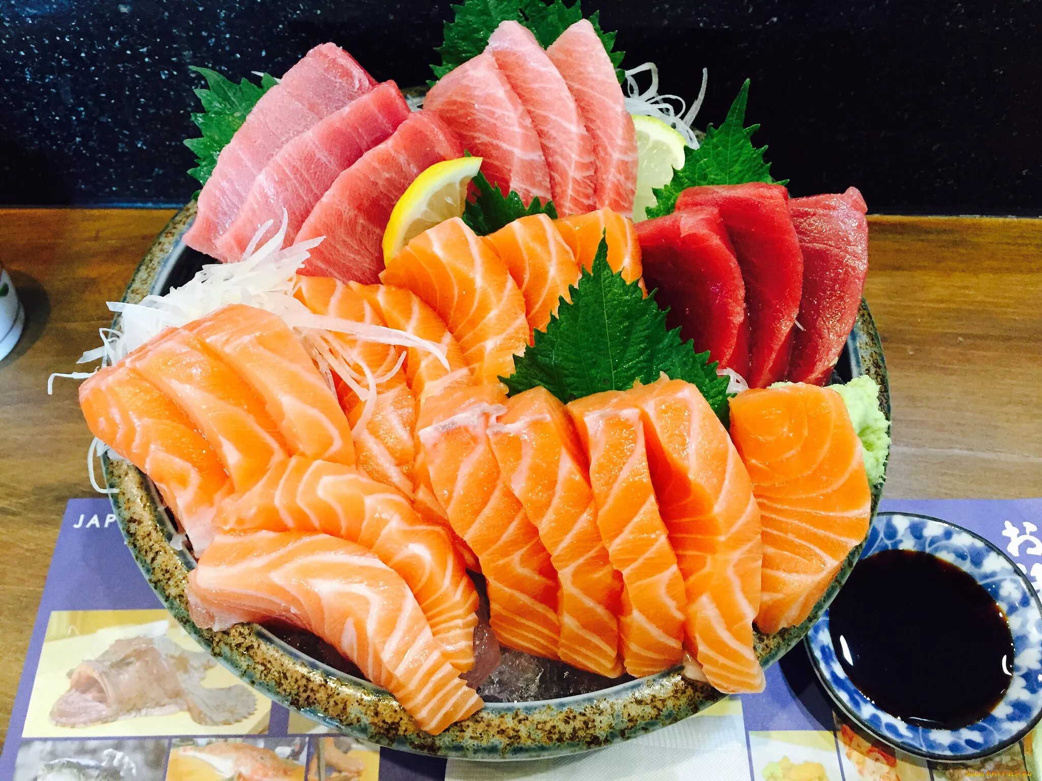 Фруктовая рыба. Что такое сашими в японской кухне. Вкуснятина. Нарезки морепродуктов для суши. Суши и роллы.