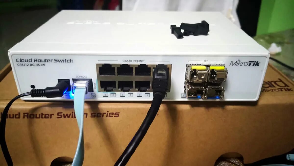 Crs112 8p 4s in. Коммутатор crs112-8g-4s-in. Mikrotik crs112-8g-4s-in Switch. Mikrotik cloud Router Switch crs112-8g-4s-in. Crs112-8g-4s Mikrotik.