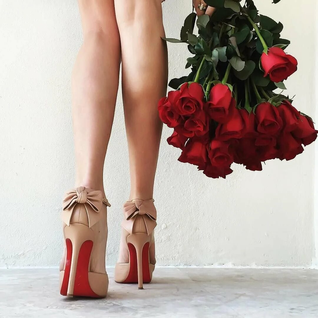 Комплимент ногам девушке. Комплимент ногам девушке. Комплимент ногам девушке. Стройные ножки и между ними. Мемы комплименты девушке.