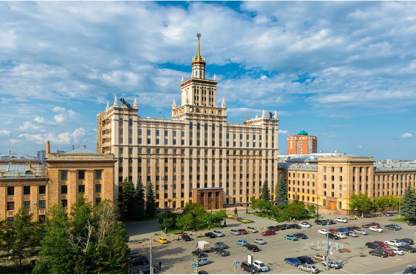 Южно уральский государственный университет национальный. ЮУРГУ Южно-Уральский государственный университет. Южно-Уральский государственный университет, г. Челябинск (ЮУРГУ). ЮУРГГПУ Челябинск университет. Здание ЮУРГУ Челябинск.