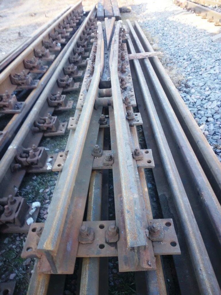 Контррельс р65. Рамный рельс с остряком тип р65 1/9 и 1/11 к пр. Рельс крестовины с контррельсом р65 1/9. Р 65 1 11. Эпюра жб брусьев на стрелочном штук 1/11 2750.